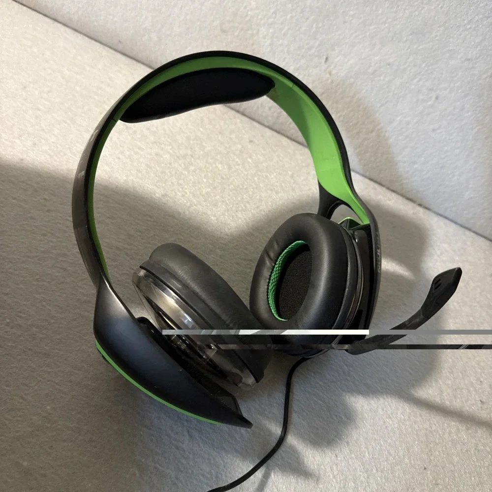 Mad‎ Catz Tritton ARK 100 Amplifed Stereo RGB Wired Headset Xbox One Black/Green